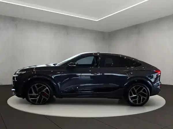 Neu Audi e-tron Ambiente 225 kW (306 PS) 2025 Magnetgrau SUV