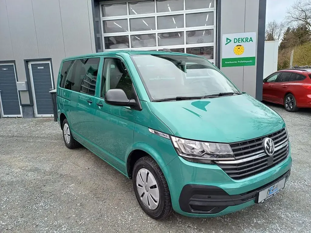 Gebraucht VW Multivan Trendline 110 PS (80 kW) 2021 Grün Van / Kleinbus
