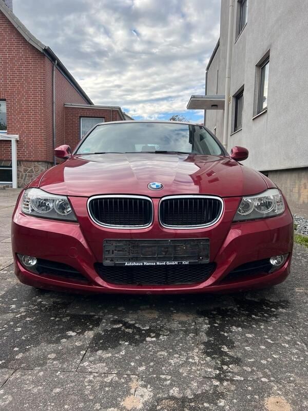 Rot Gebraucht 2012 BMW 318 Kombi | 8.500 € (Superpreis) - Bild 1/4
