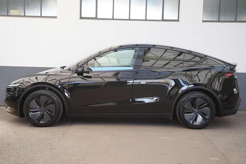 Gebraucht Tesla Model Y Standard Range 219 kW (299 PS) 2025 Schwarz SUV