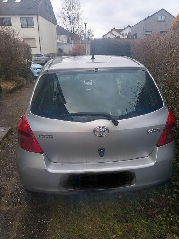 Gebraucht Toyota Yaris Sol 87 PS (63 kW) 2006 Silber Limousine