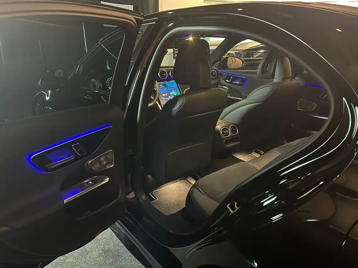 Gebraucht Mercedes E400 AMG 252 PS (185 kW) 2024 Schwarz Limousine
