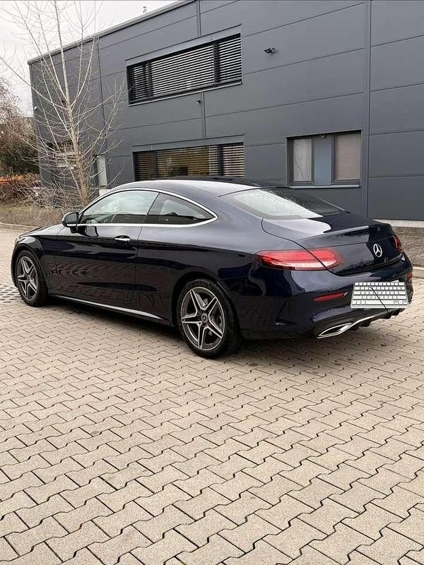 Gebraucht Mercedes C300 258 PS (189 kW) 2021 Blau Coupé