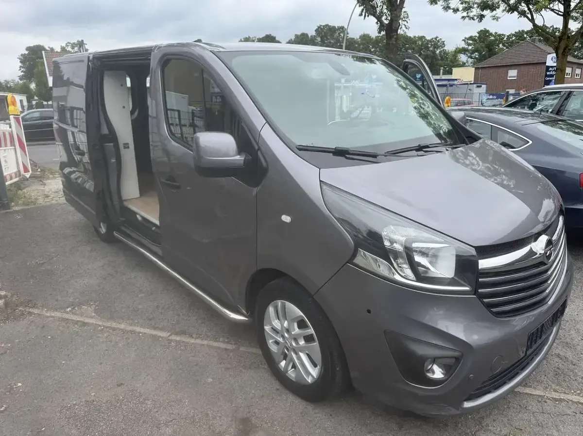 Gebraucht Opel Vivaro 120 PS (88 kW) 2015 Granit grau (m2) Van / Kleinbus
