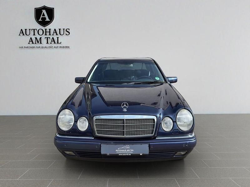 Gebraucht Mercedes E240 Elegance 170 PS (125 kW) 1998 Blau Limousine