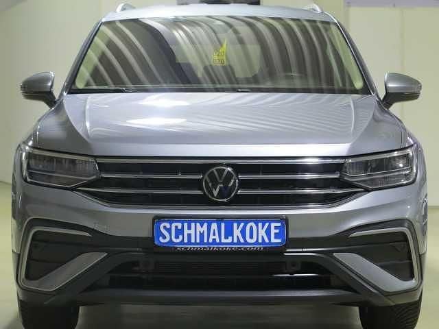 Pyrite silver (metallic) Gebraucht 2023 VW Tiguan Allspace Move SUV | 38.950 € (Guter Preis) - Bild 1/4