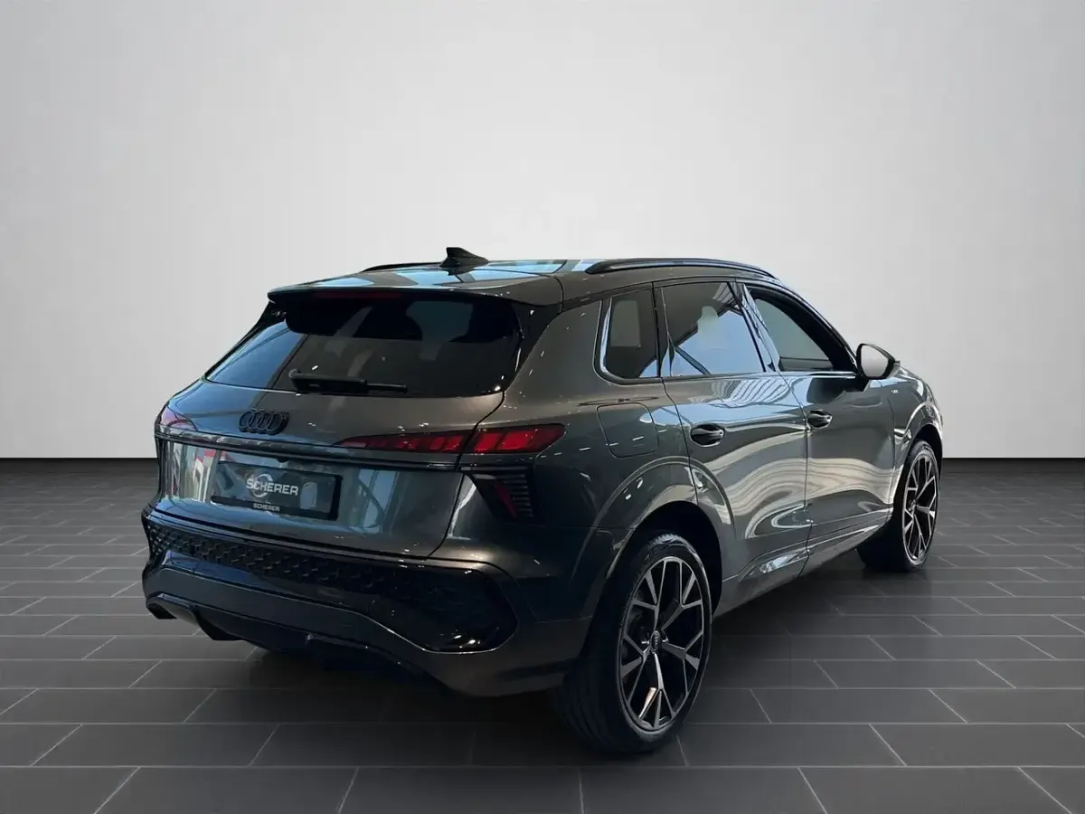 Neu Audi Q3 Advanced 150 PS (110 kW) 2026 Daytonagrau perleffekt (metallic) SUV