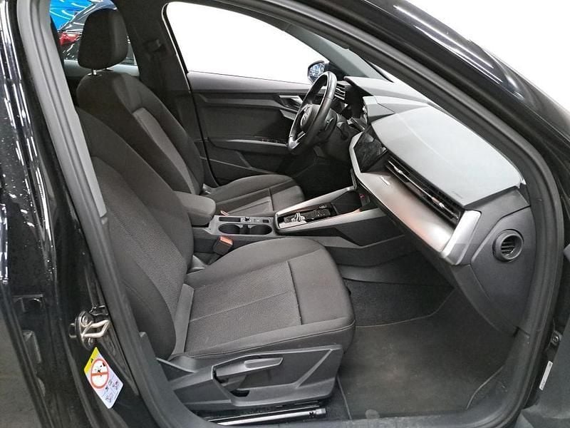 Gebraucht Audi A3 Basis 116 PS (85 kW) 2022 Schwarz Limousine