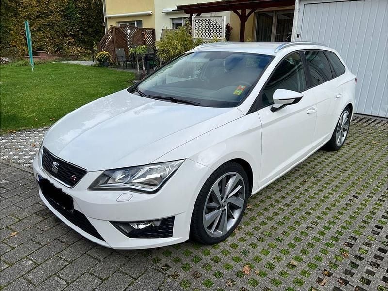 Weiß Gebraucht 2015 Seat Leon ST FR Kombi | 11.000 € (Guter Preis) - Bild 1/4