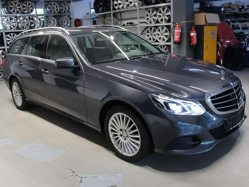 Gebraucht Mercedes E250 204 PS (150 kW) 2013 Tenoritgrau  metalliclack Kombi