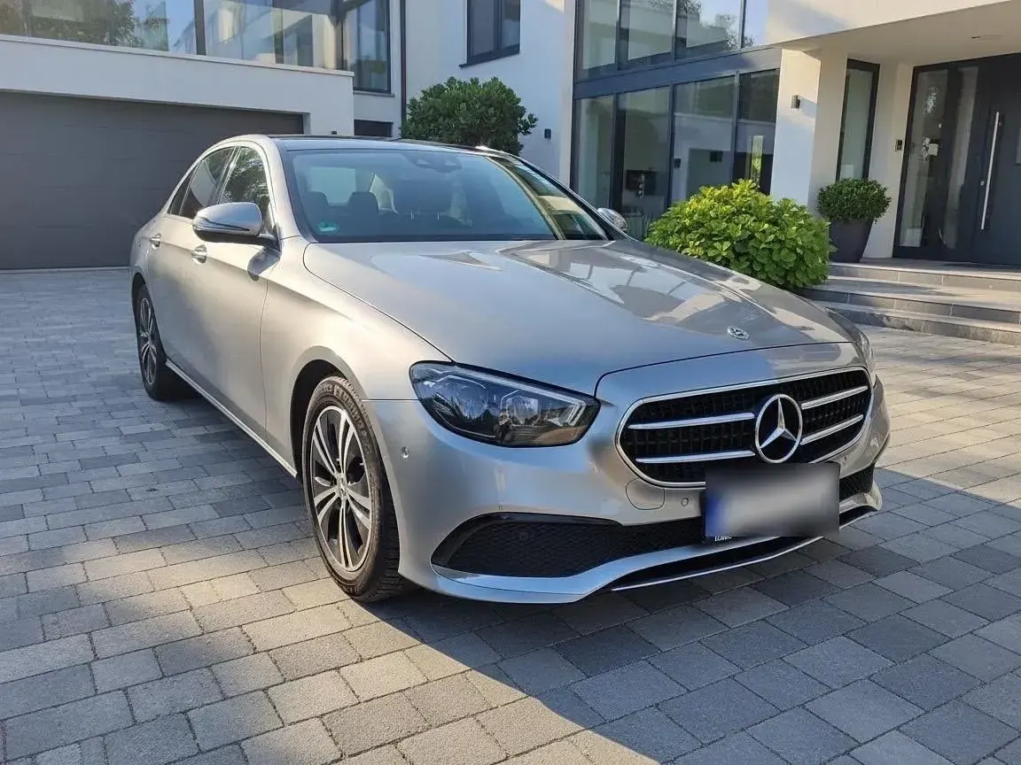 Gebraucht Mercedes E220 194 PS (142 kW) 2020 Silber Limousine