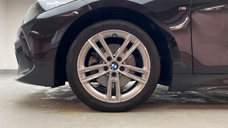 Gebraucht BMW 118 Efficient Dynamics 136 PS (100 kW) 2024 Saphirschwarz metallic Kleinwagen