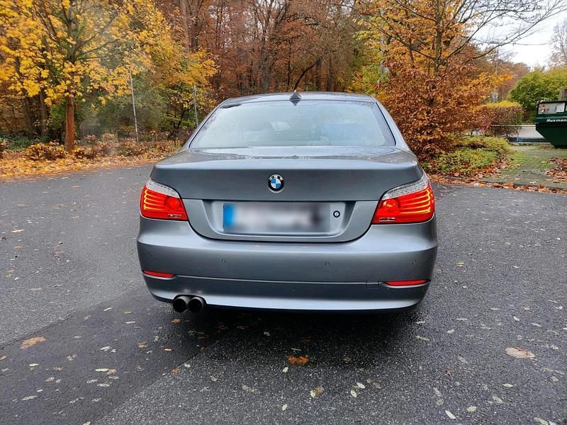 Gebraucht BMW 523 190 PS (139 kW) 2009 Grau Limousine