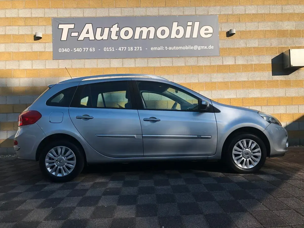 Gebraucht Renault Clio GrandTour Dynamique 75 PS (55 kW) 2011 Silber Kombi