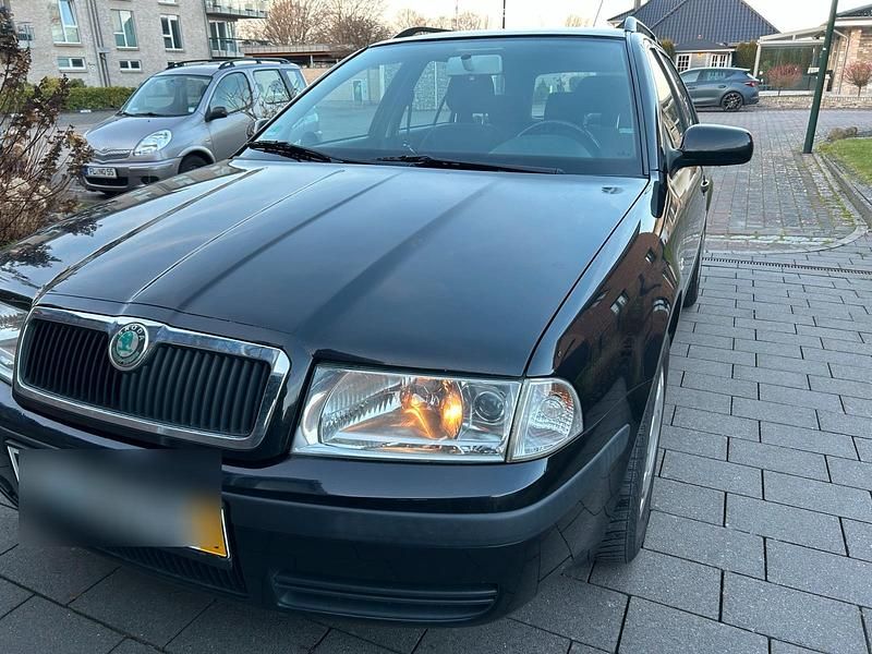 Schwarz Gebraucht 2006 Skoda Octavia Kombi | 3.333 € (Etwas zu teuer) - Bild 1/4