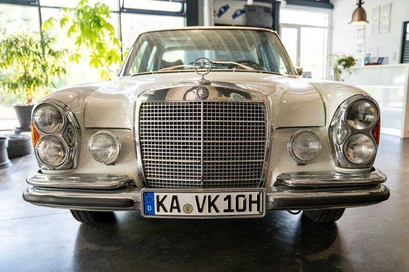 Weiß Gebraucht 1970 Mercedes 280 SE Limousine | 24.499 € - Bild 1/4