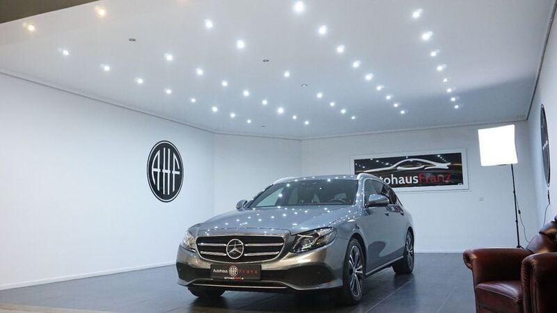 Grau Gebraucht 2020 Mercedes E350 Kombi | 34.497 € (Fairer Preis) - Bild 1/4