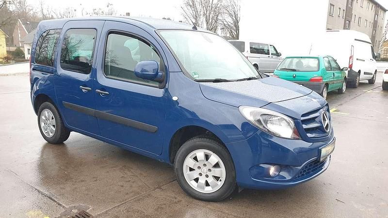 Gebraucht Mercedes Citan 111 110 PS (80 kW) 2018 Tintenblau Van / Kleinbus