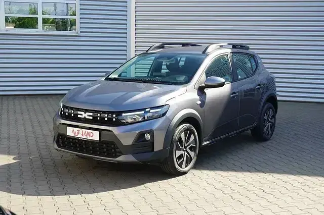 Neu Dacia Sandero Expression 110 PS (80 kW) 2026 Grau SUV