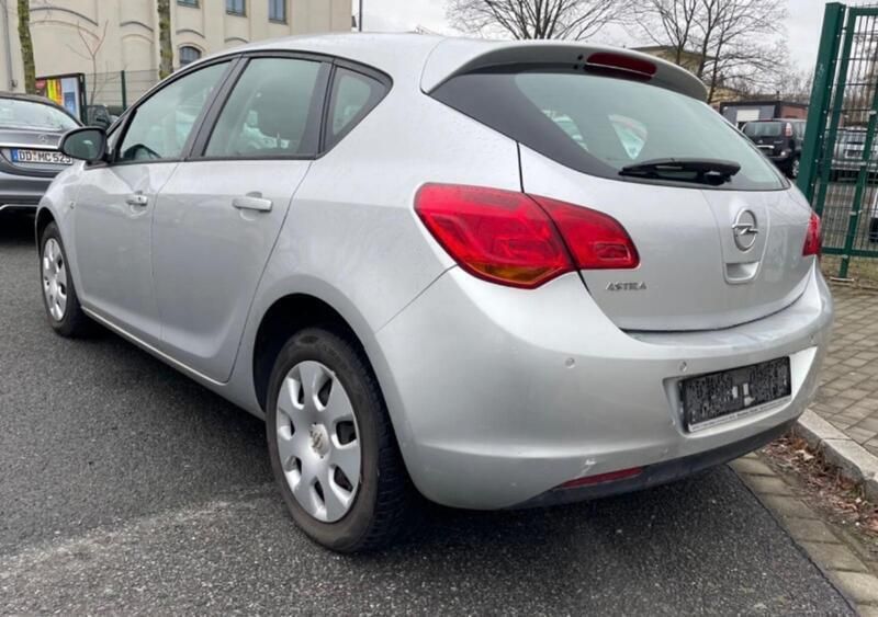 Gebraucht Opel Astra Cosmo 116 PS (85 kW) 2010 Grau Limousine