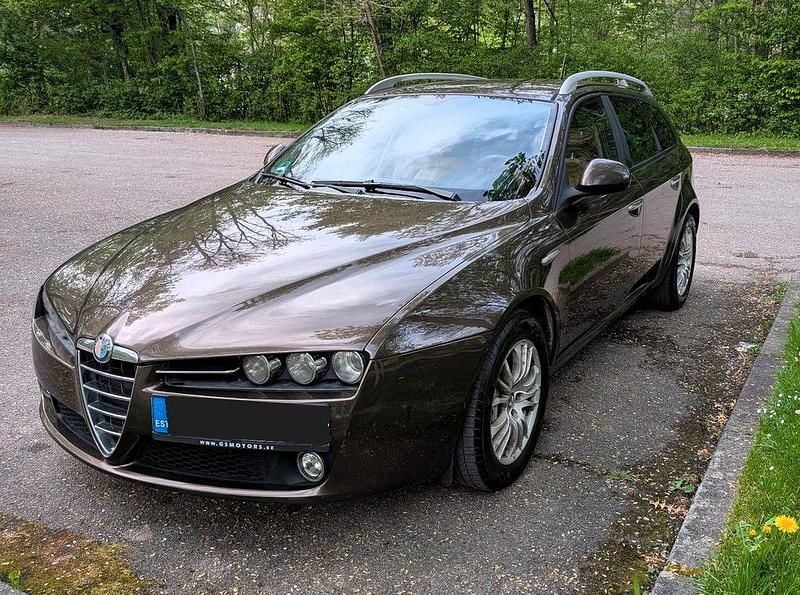 Braun Gebraucht 2008 Alfa Romeo 159 Kombi | 2.499 € (Superpreis) - Bild 1/4