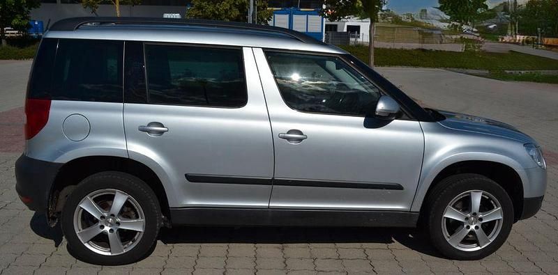 Gebraucht Skoda Yeti Plus Edition 105 PS (77 kW) 2011 Silber SUV