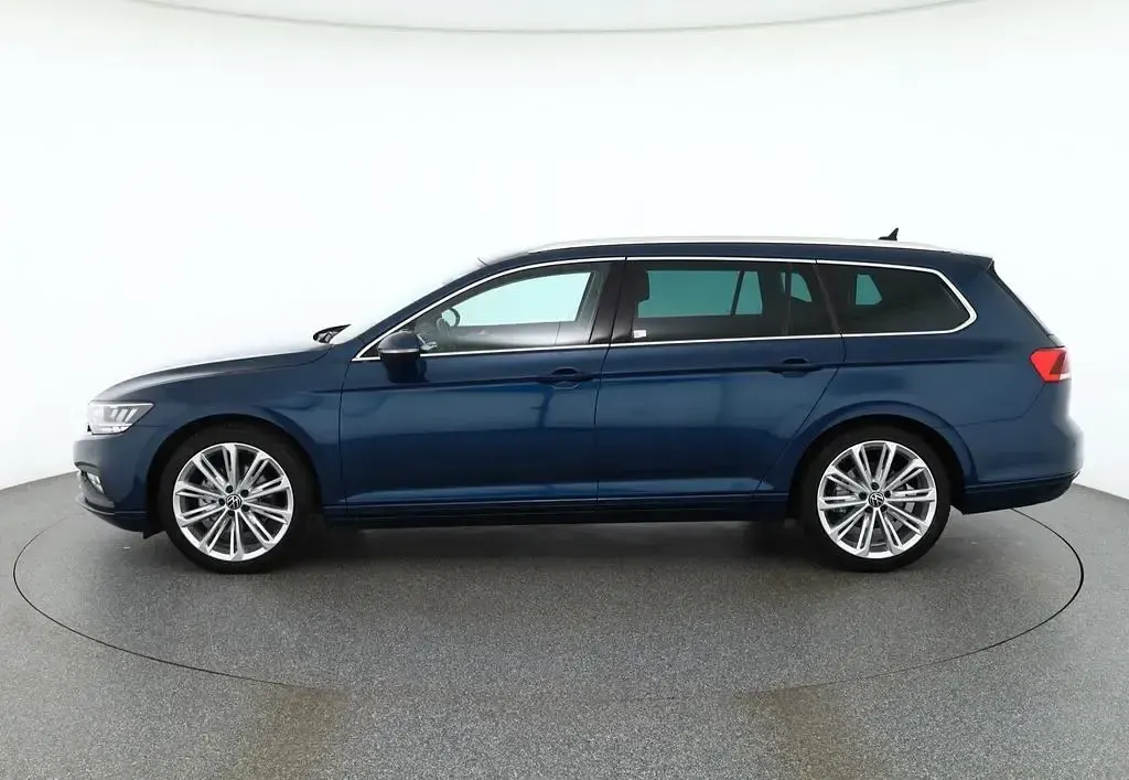 Gebraucht VW Passat 200 PS (147 kW) 2022 Blau Kombi