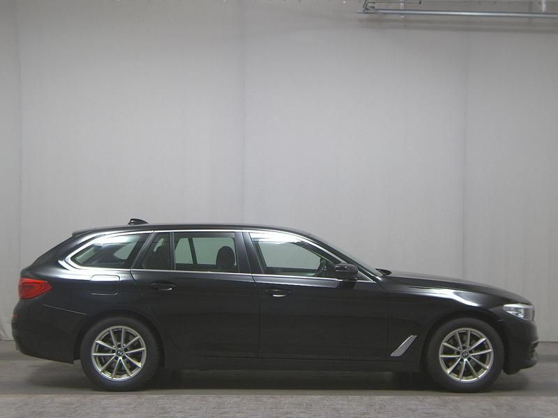 Schwarz Gebraucht 2018 BMW 520 Performance Kombi | 14.680 € (Superpreis) - Bild 1/4