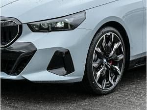 Neu BMW 520 M Sport 197 PS (144 kW) 2026 Grau (brooklyn grau) Limousine
