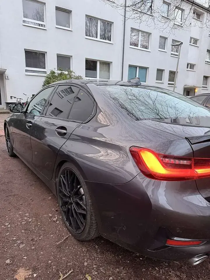 Gebraucht BMW 330 Sport Line 294 PS (216 kW) 2020 Grau Limousine