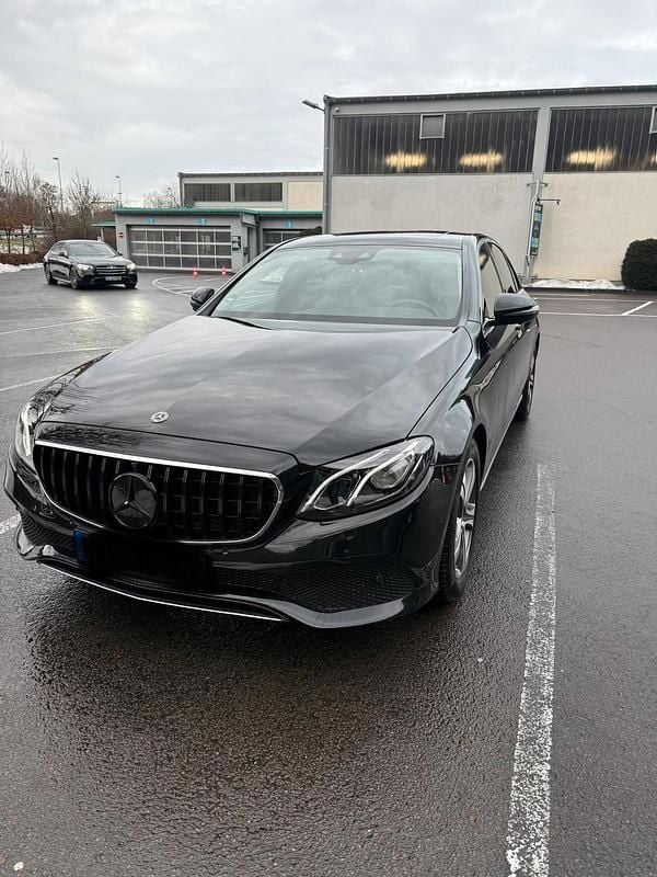 Gebraucht Mercedes E350 299 PS (219 kW) 2018 Schwarz Limousine