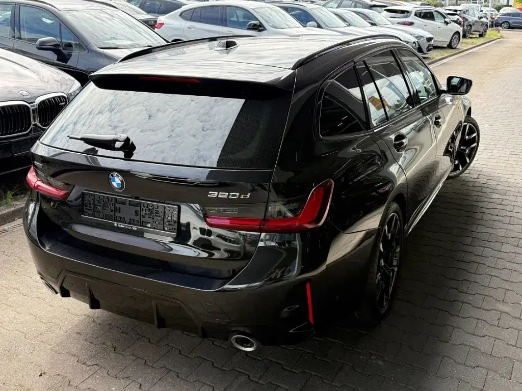 Gebraucht BMW 320 M Sport 190 PS (139 kW) 2025 Schwarz Kombi