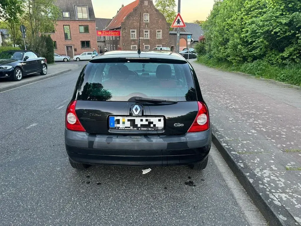 Gebraucht Renault Clio II 58 PS (42 kW) 2004 Schwarz Limousine