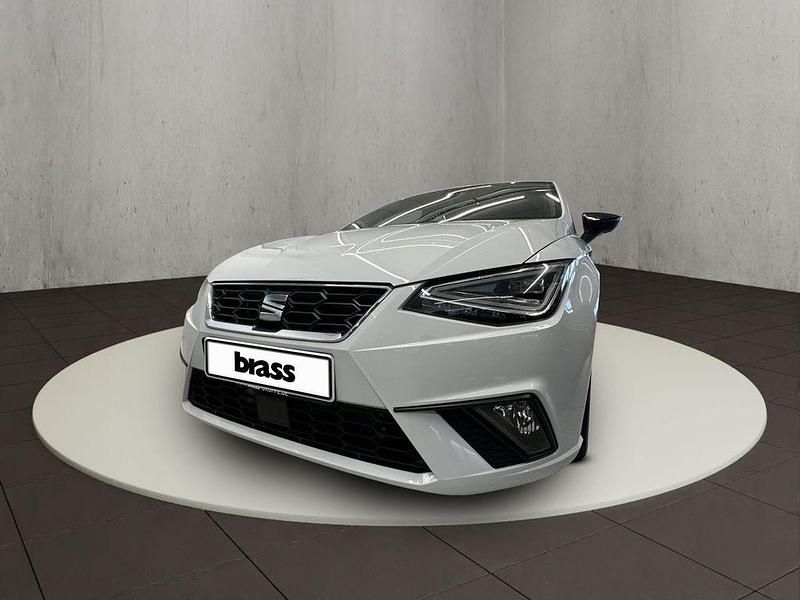 Nevada weiß metallic Neu 2024 Seat Ibiza FR Limousine | 20.950 € (Fairer Preis) - Bild 1/4