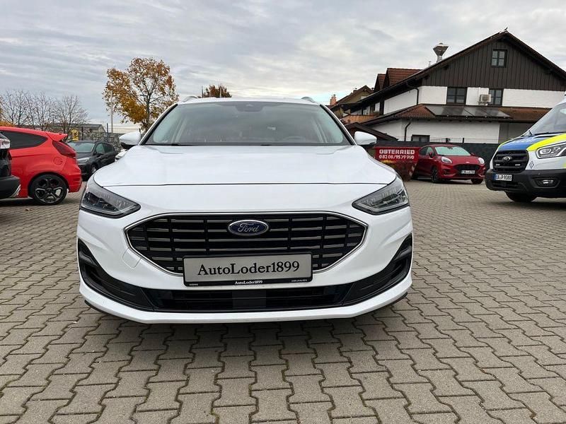 Gebraucht Ford Focus Titanium 125 PS (91 kW) 2022 Weiß Limousine
