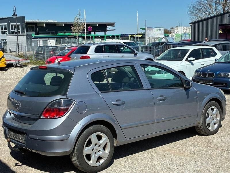 Gebraucht Opel Astra Edition 90 PS (66 kW) 2007 Silber Limousine