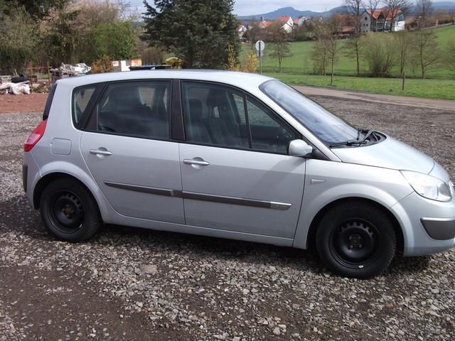 Gebraucht Renault Scénic Dynamique 150 PS (110 kW) 2003 Silber metallic Van / Kleinbus