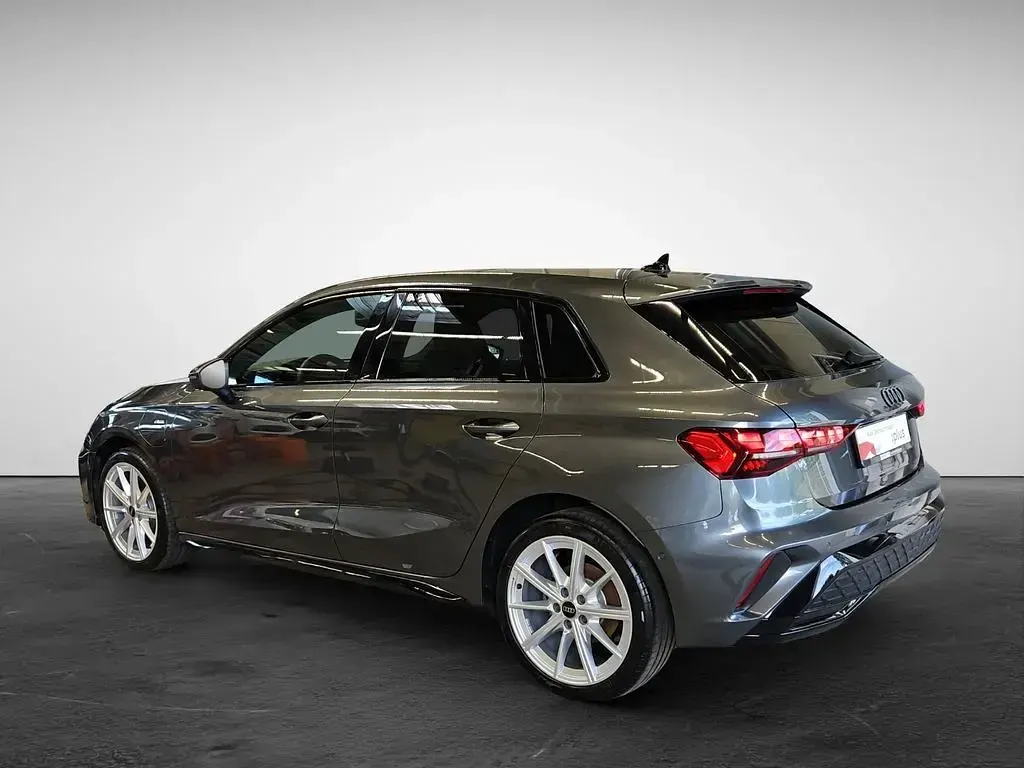 Gebraucht Audi A3 S-Line 204 PS (150 kW) 2025 Grau (daytonagrau perleffekt) Limousine