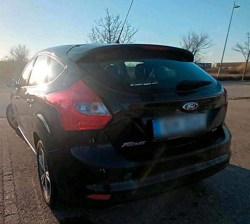 Gebraucht Ford Focus 125 PS (91 kW) 2013 Schwarz Limousine