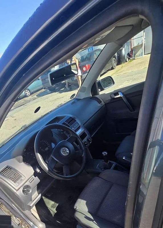 Grau Gebraucht 2003 VW Polo Limousine | 2.200 € (Teuer) - Bild 1/4