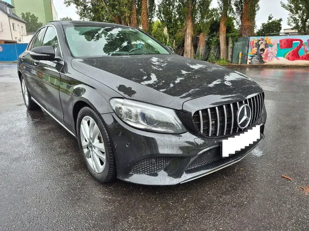 Gebraucht Mercedes C300 258 PS (189 kW) 2019 Schwarz Limousine