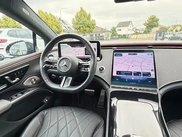 Gebraucht Mercedes EQS450+ AMG 264 kW (360 PS) 2023 Hyazinthrot designolack Limousine