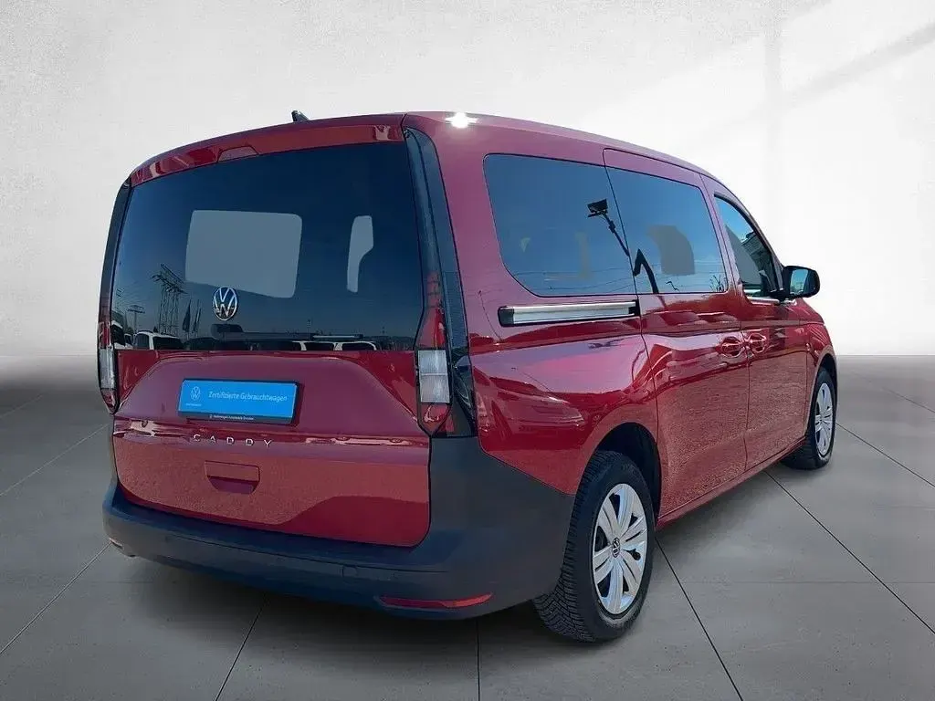 Second-hand VW Caddy Maxi Basis 114 CP (83 kW) 2024 Roșu Monovolum