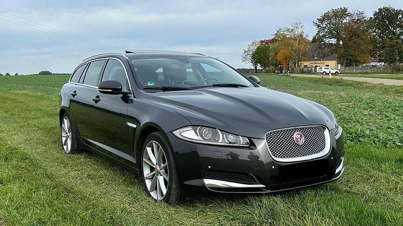 Grau Gebraucht 2015 Jaguar XF Sportbrake S Kombi | 11.600 € (Fairer Preis) - Bild 1/4