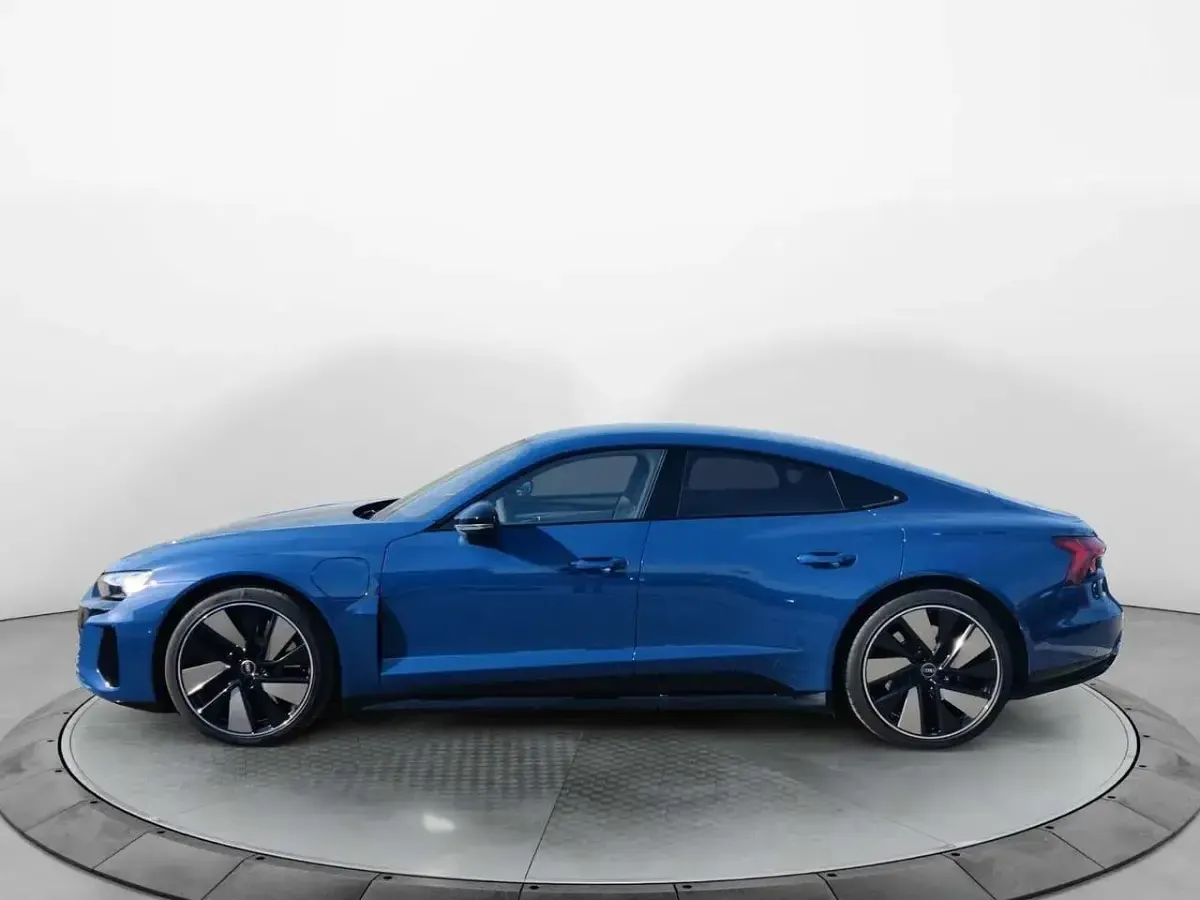 Second-hand Audi e-tron GT quattro Ambiente 440 kW (599 CP) 2022 Albastru Berlinǎ