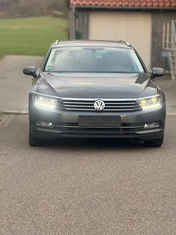 Gebraucht VW Passat Comfortline 150 PS (110 kW) 2016 Grau Kombi