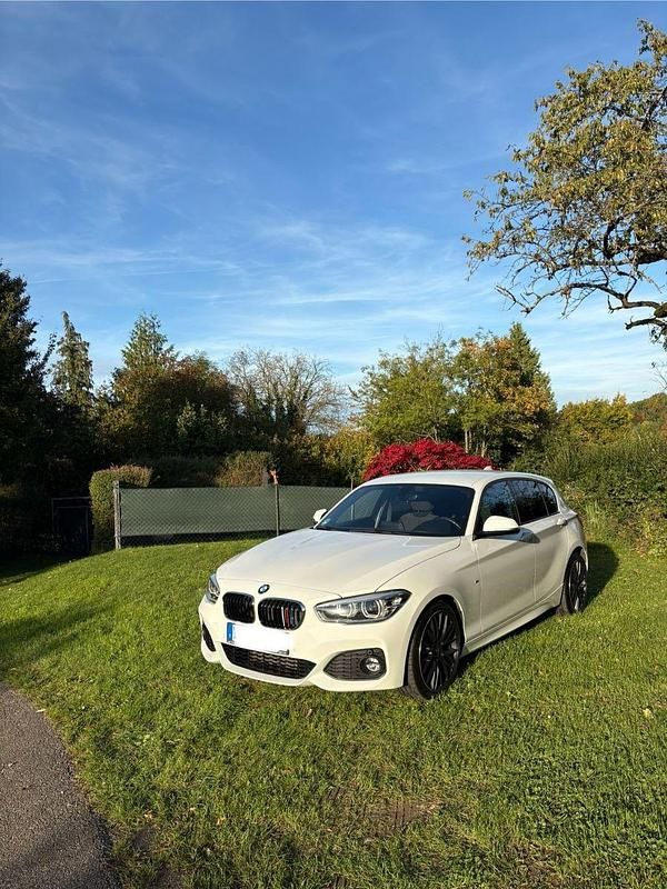 Weiß Gebraucht 2016 BMW 120 M Sport Kleinwagen | 15.700 € (Fairer Preis) - Bild 1/4
