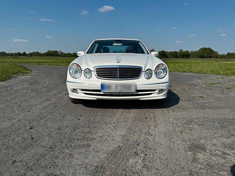 Gebraucht Mercedes E500 326 PS (239 kW) 2003 Weiß Limousine