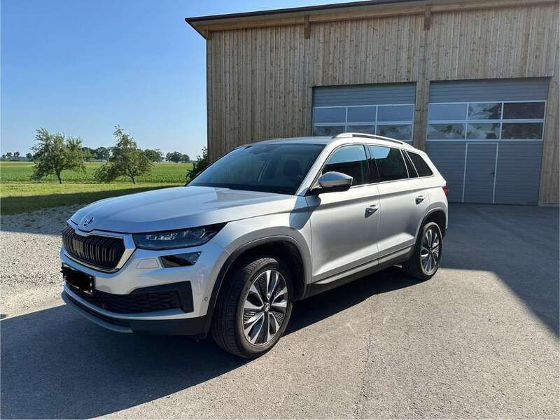 Grau Gebraucht 2023 Skoda Kodiaq Tour SUV | 39.950 € (Fairer Preis) - Bild 1/4