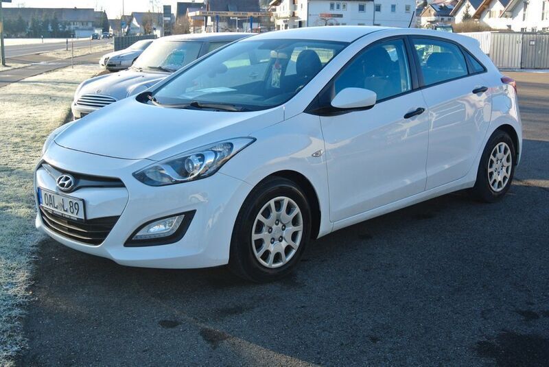 Weiß Gebraucht 2014 Hyundai i30 Classic Kombi | 4.900 € (Guter Preis) - Bild 1/4